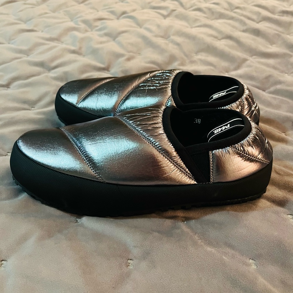 P448 Slip On Sneaker Silver Faux Fur Lining Silver Black 38 - Picture 5 of 13